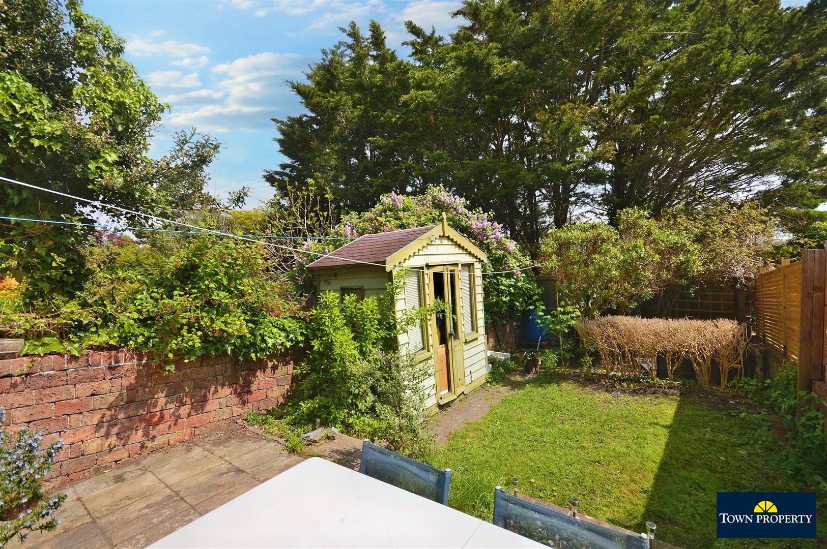 Property Details for Hurst Road Eastbourne East Sussex BN21 2PW Town